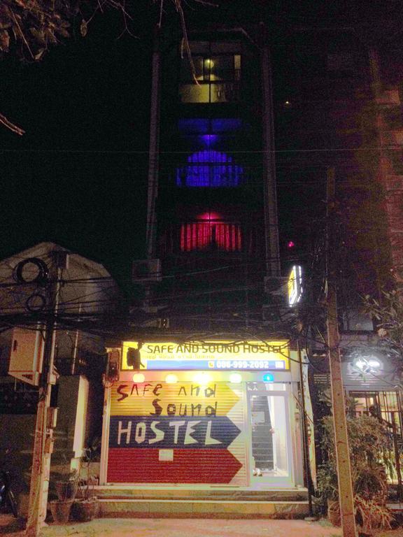 Safe And Sound Hostel Chiang Mai Exteriör bild