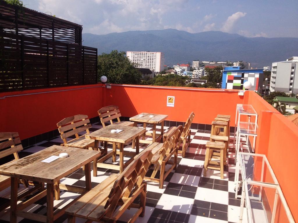 Safe And Sound Hostel Chiang Mai Exteriör bild