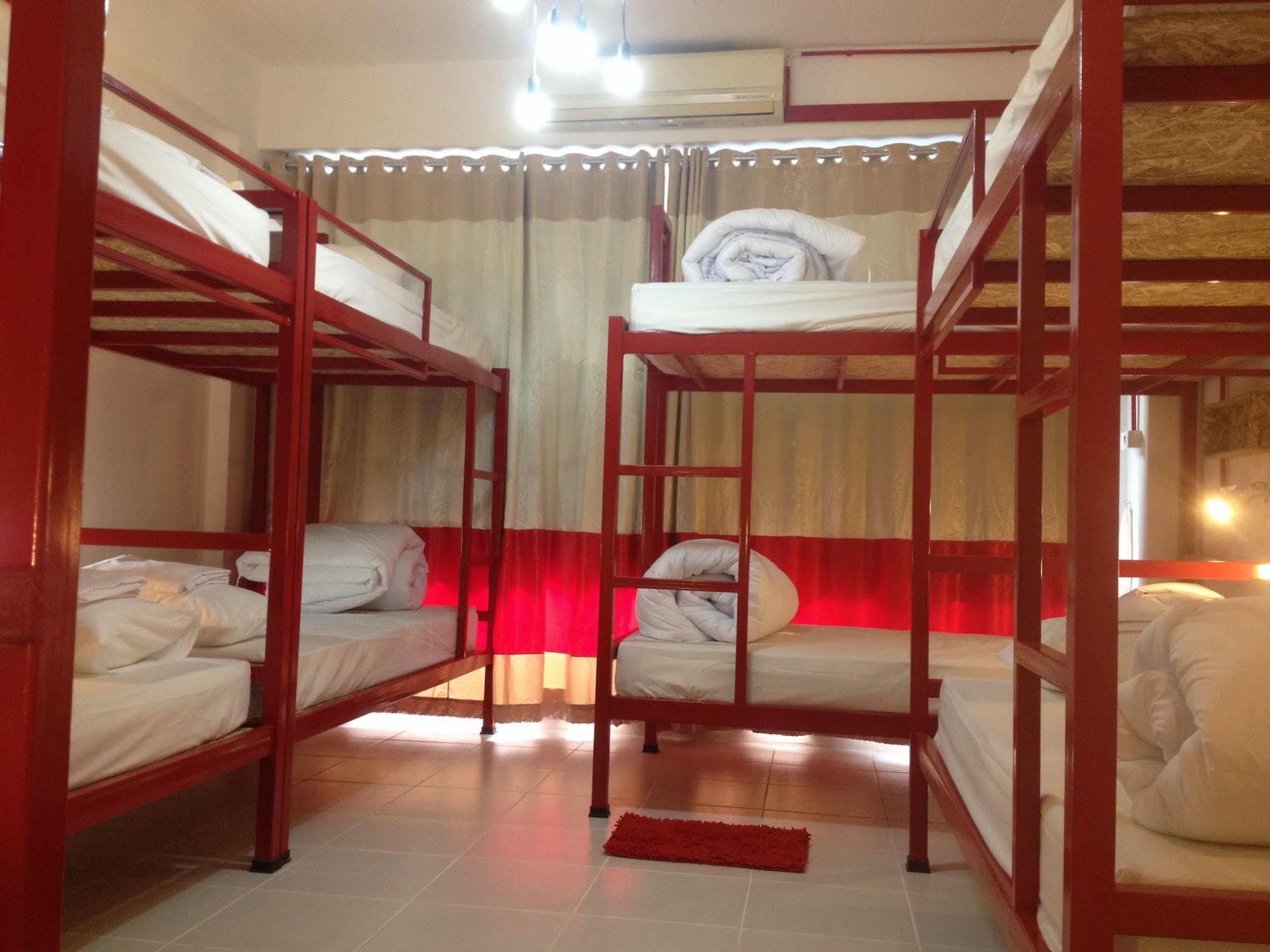 Safe And Sound Hostel Chiang Mai Exteriör bild