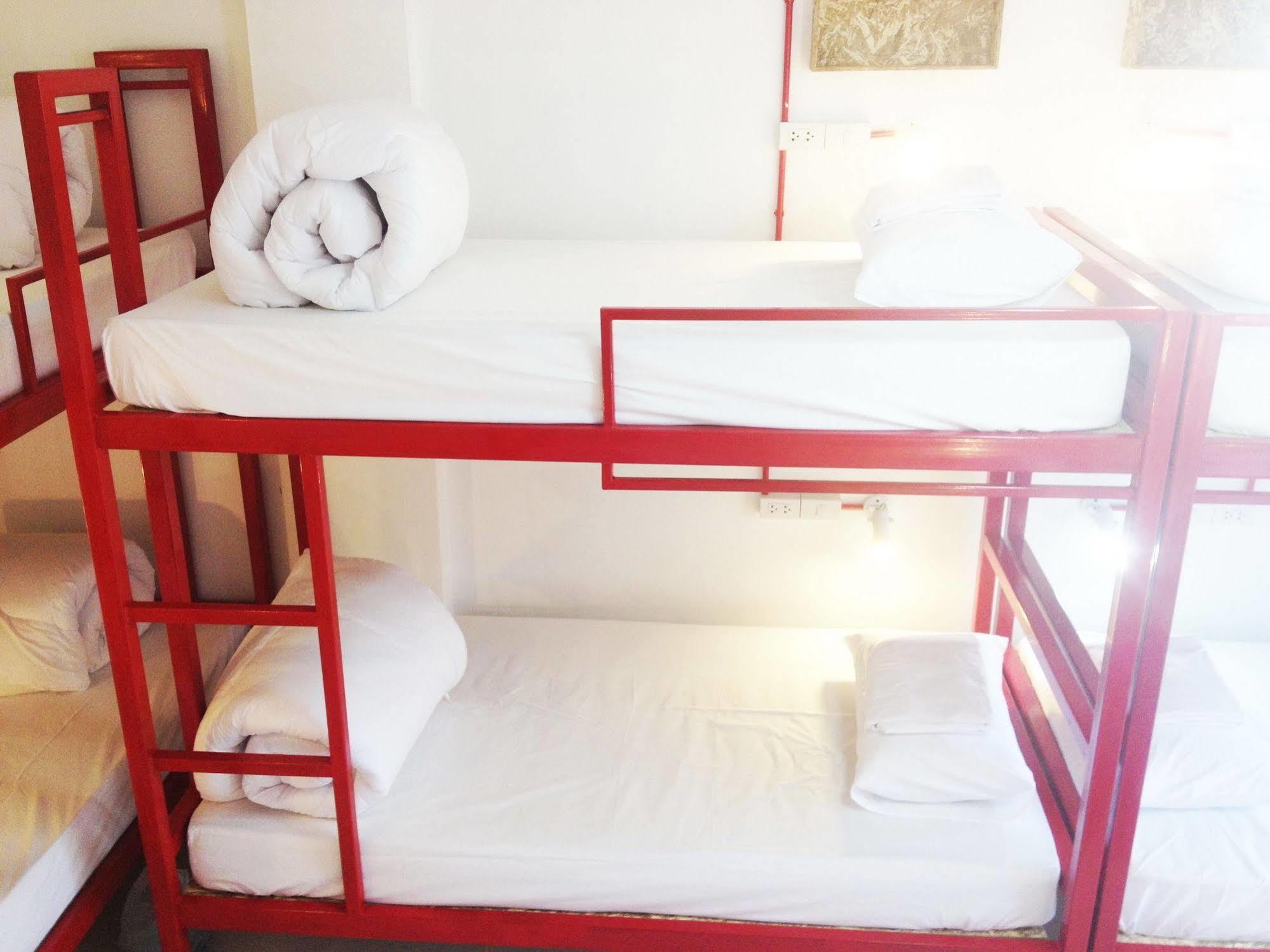 Safe And Sound Hostel Chiang Mai Exteriör bild