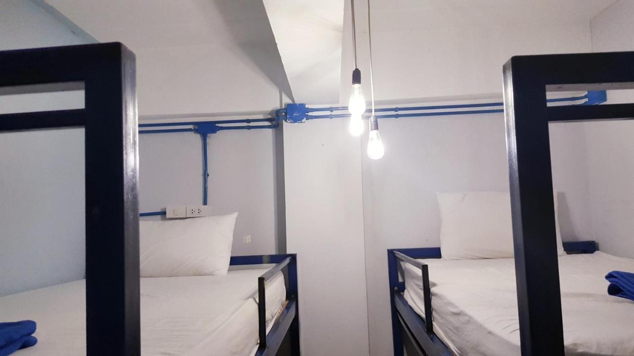 Safe And Sound Hostel Chiang Mai Exteriör bild